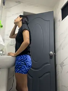 Snapshot of Arilw chatting on 10.25.25 Arilw online show from 10.25.25