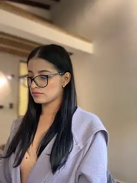 Snapshot of Arilw chatting on 11.04.25 Arilw online show from 11.04.25