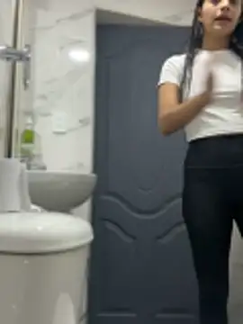 Snapshot of Arilw chatting on 11.11.25 Arilw online show from 11.11.25