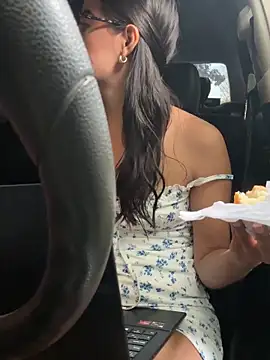 Snapshot of Arilw chatting on 11.22.25 Arilw online show from 11.22.25