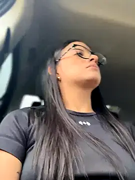 Snapshot of Arilw chatting on 11.28.25 Arilw online show from 11.28.25