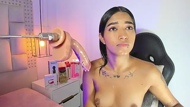 Snapshot of baby_naughty1_ chatting on 12.21.24 baby naughty1 online show from 12.21.24