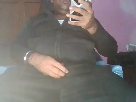 Snapshot of boyplay1000 chatting on 12.15.25 boyplay1000 online show from 12.15.25