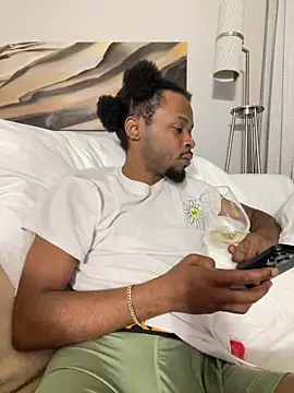 Snapshot of MobyDxck chatting on 01.04.25 MobyDxck online show from 01.04.25