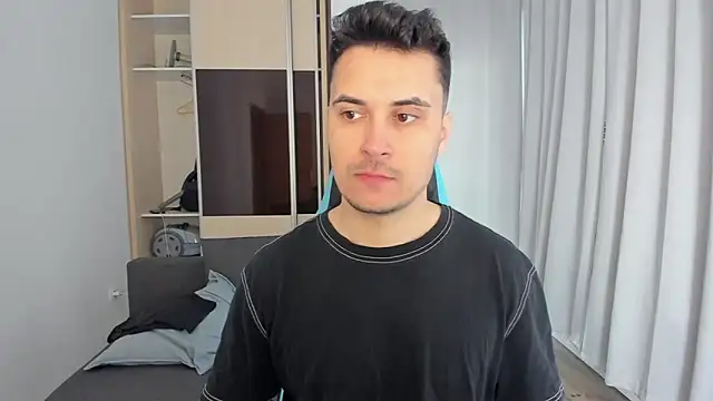 Snapshot of MatMalonne chatting on 04.14.26 MatMalonne online show from 04.14.26