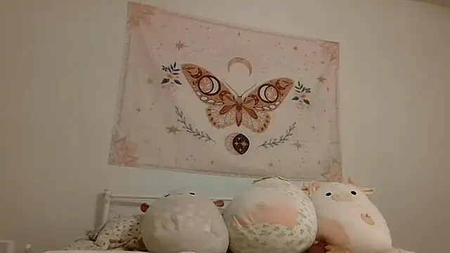 Snapshot of averietheangel chatting on 01.06.25 averietheangel online show from 01.06.25