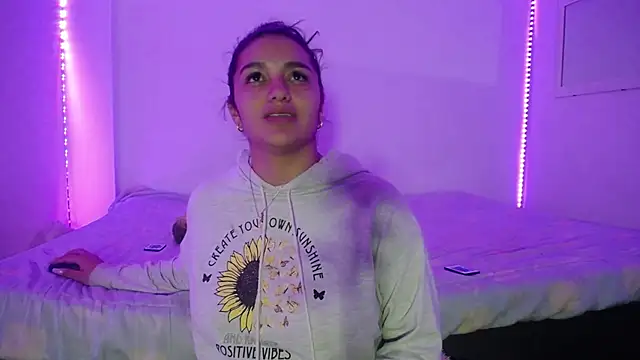 Laurenkenner  online show from 03.20.25