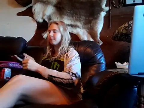 Snapshot of Ryan_and_Aurora chatting on 04.20.26 Ryan and Aurora online show from 04.20.26