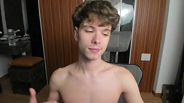 Snapshot of calvin_love_you chatting on 05.13.26 calvin love you online show from 05.13.26