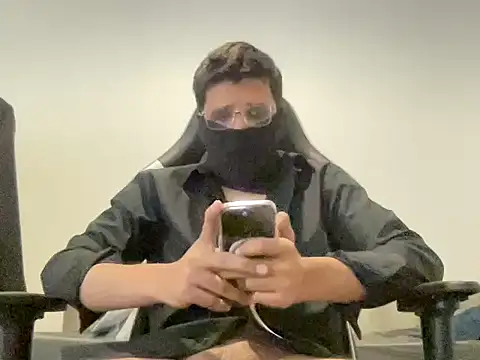 Snapshot of Har3199 chatting on 10.15.25 Har3199 online show from 10.15.25