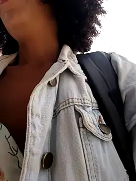 Snapshot of BlairSamy chatting on 12.12.24 BlairSamy online show from 12.12.24