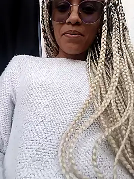 Snapshot of BlairSamy chatting on 12.24.24 BlairSamy online show from 12.24.24