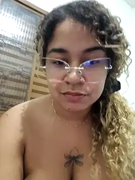 VitoriaFernandes online show from 09.11.25