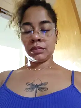 VitoriaFernandes online show from 11.19.25