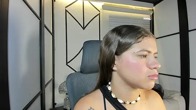 Snapshot of PaigeJayden chatting on 02.17.25 PaigeJayden online show from 02.17.25