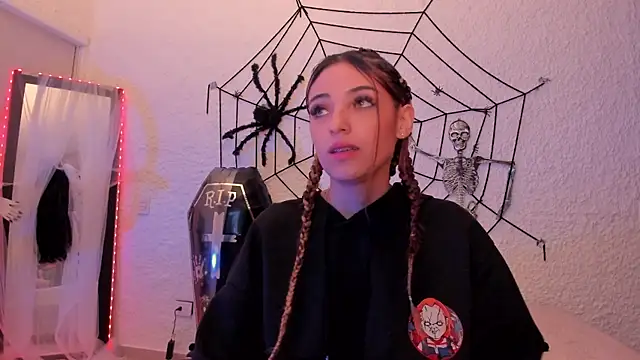 sofiarouge online show from 10.23.25