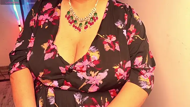 Snapshot of Gulabi_Queen chatting on 07.27.26 Gulabi Queen online show from 07.27.26
