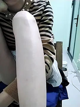 Snapshot of Nana-Cool69 chatting on 11.01.25 Nana-Cool69 online show from 11.01.25