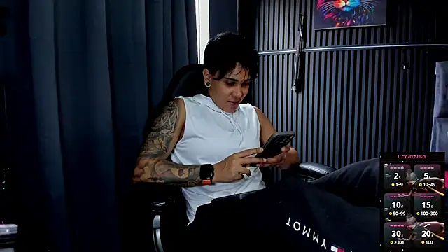 ZhoeStrong online show from 11.24.25