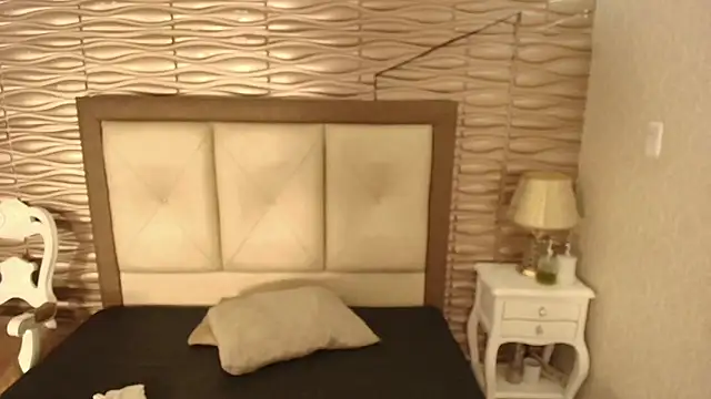 Snapshot of sofiaclauss chatting on 10.12.25 sofiaclauss online show from 10.12.25