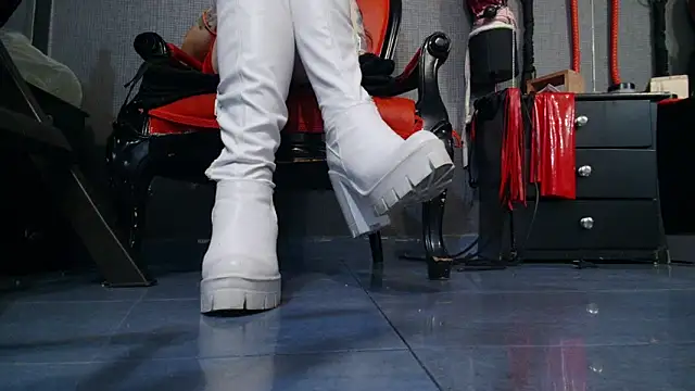 LusstCruella online show from 02.26.25