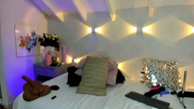 Martina Miiller online show from 04.04.26