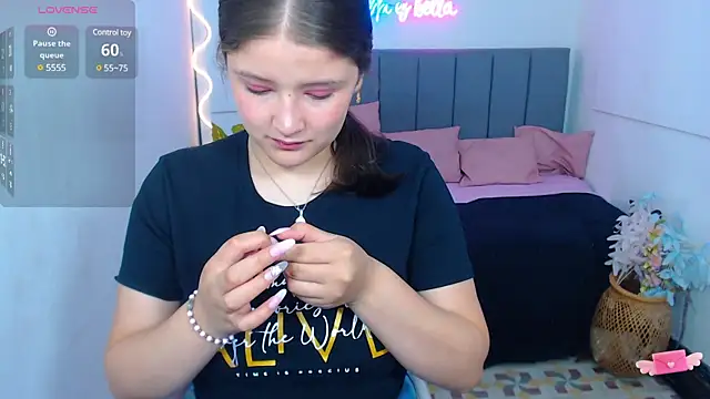 Snapshot of Krysstal_tay chatting on 02.01.25 Krysstal tay online show from 02.01.25