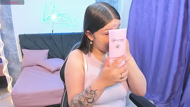 Snapshot of Krysstal_tay chatting on 04.14.26 Krysstal tay online show from 04.14.26