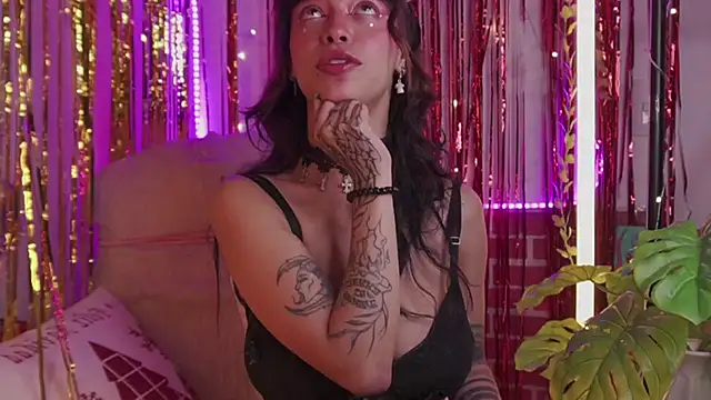 Snapshot of Kitty_arts chatting on 12.16.24 Kitty arts online show from 12.16.24