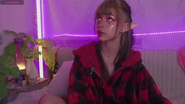 Snapshot of Kitty_arts chatting on 01.04.25 Kitty arts online show from 01.04.25