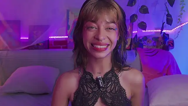 Snapshot of Kitty_arts chatting on 01.16.25 Kitty arts online show from 01.16.25