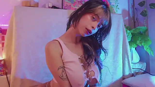 Snapshot of Kitty_arts chatting on 01.25.25 Kitty arts online show from 01.25.25