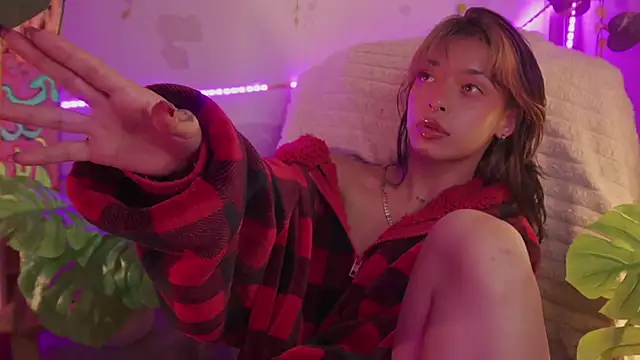 Snapshot of Kitty_arts chatting on 02.28.25 Kitty arts online show from 02.28.25