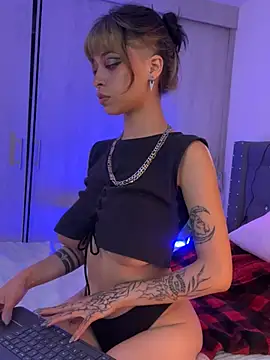 Snapshot of Kitty_arts chatting on 03.09.25 Kitty arts online show from 03.09.25