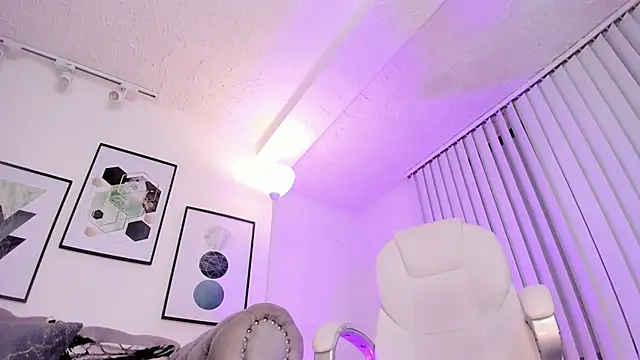 kendaall jenner  online show from 01.24.25