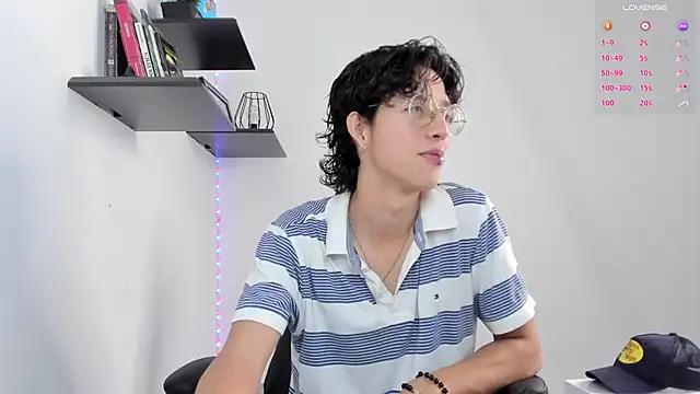 Snapshot of manu_vera chatting on 01.05.25 manu vera online show from 01.05.25