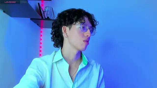 Snapshot of manu_vera chatting on 02.07.25 manu vera online show from 02.07.25