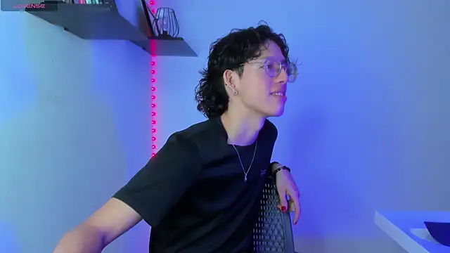 Snapshot of manu_vera chatting on 02.12.25 manu vera online show from 02.12.25