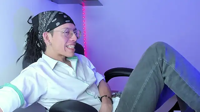 Snapshot of manu_vera chatting on 03.16.25 manu vera online show from 03.16.25