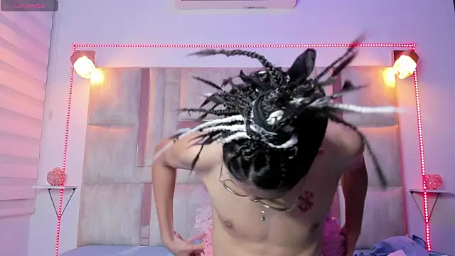 Snapshot of manu_vera chatting on 03.19.25 manu vera online show from 03.19.25