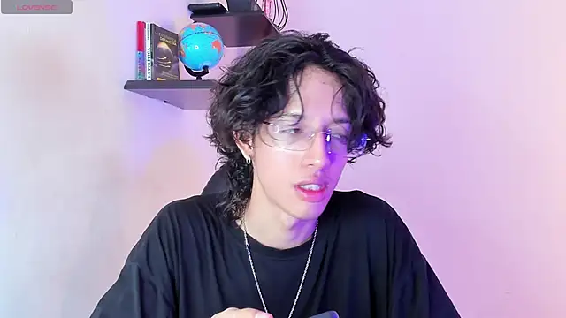 Snapshot of manu_vera chatting on 09.19.25 manu vera online show from 09.19.25