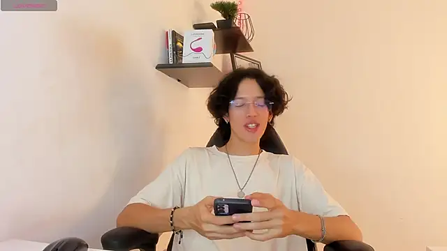 Snapshot of manu_vera chatting on 09.26.25 manu vera online show from 09.26.25