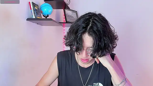 Snapshot of manu_vera chatting on 10.02.25 manu vera online show from 10.02.25