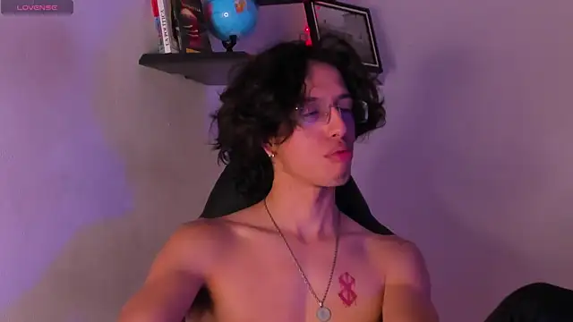 Snapshot of manu_vera chatting on 10.16.25 manu vera online show from 10.16.25