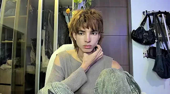 Snapshot of santy-kitty chatting on 01.28.25 santy-kitty online show from 01.28.25