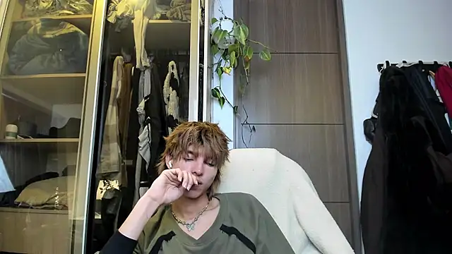 Snapshot of santy-kitty chatting on 02.19.25 santy-kitty online show from 02.19.25