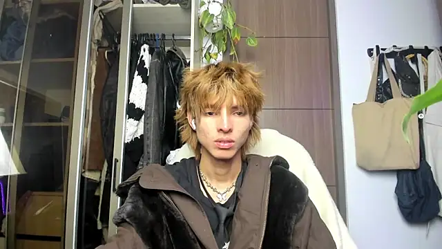 Snapshot of santy-kitty chatting on 02.22.25 santy-kitty online show from 02.22.25