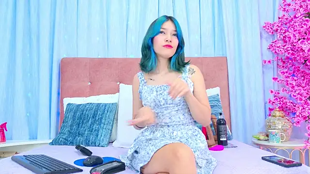 AlliciaKim online show from 11.04.25