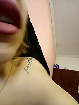 couple2000 online show from 02.26.25