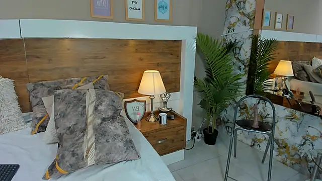 EmaBakker online show from 02.20.25